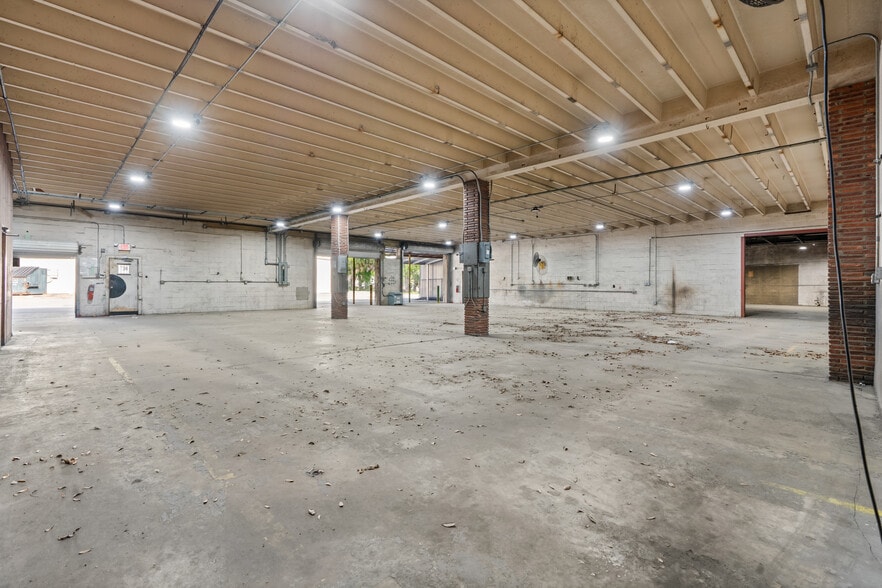 More Photos Of 1118 N Magnolia Ave, Ocala Warehouse For Sale