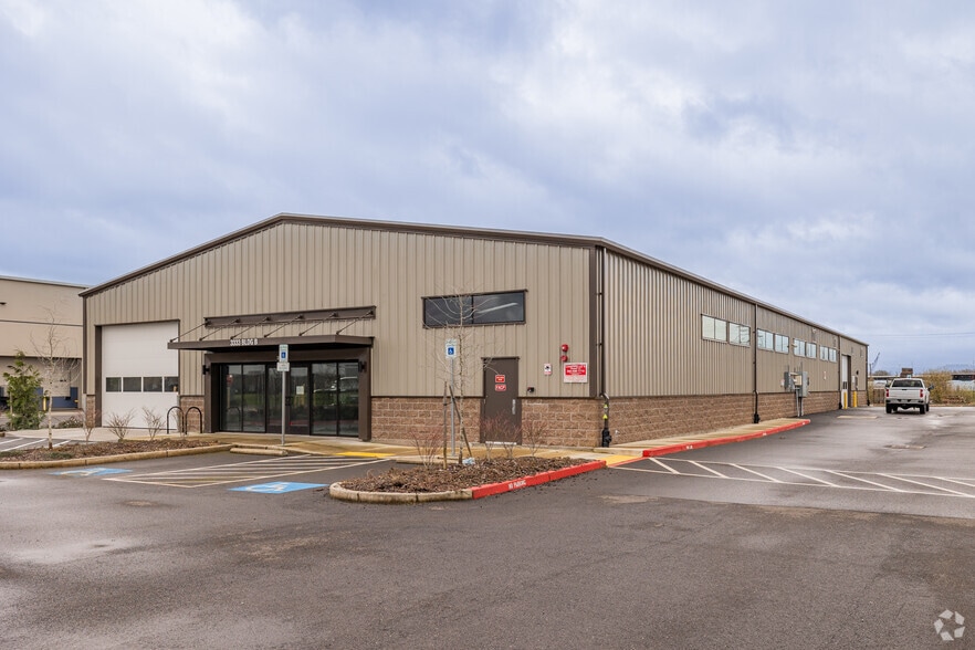 More Photos Of 3333 NW 35th St, Vancouver Light Distribution For Lease