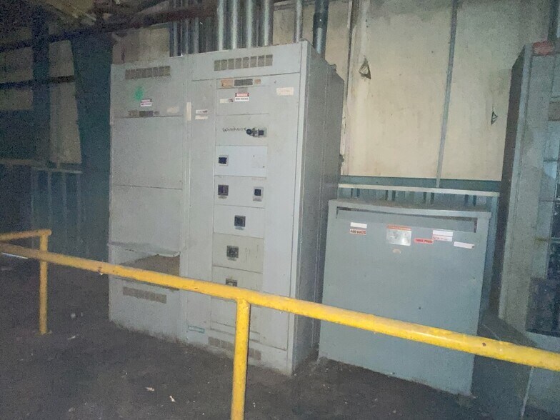 More Photos Of 422 Bay St, Heidelberg Manufacturing For Lease