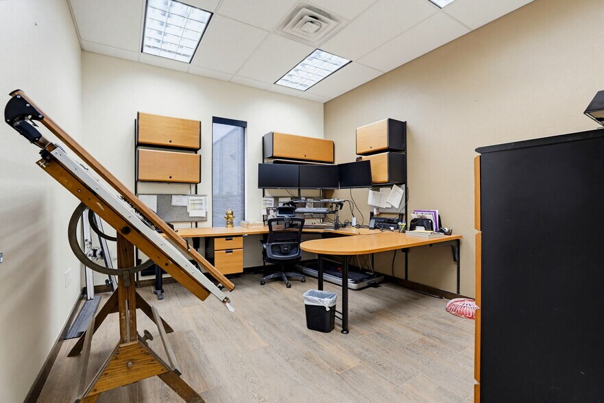 More Photos Of 11550 N North Loop Rd, San Antonio Warehouse For Sale
