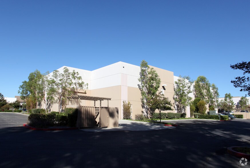 More Photos Of 4133 Guardian St, Simi Valley Research And Development For Sale