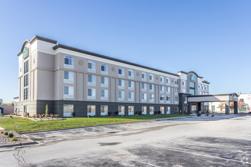 Primary Photo Of 1201 Avenue H, Carter Lake Hotel For Sale