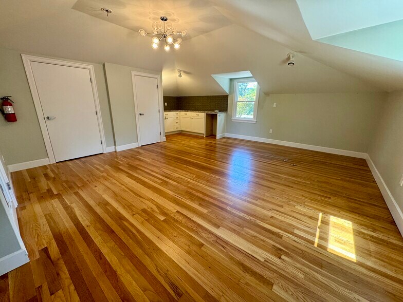 More Photos Of 6500 SW Beaverton-Hillsdale Hwy, Portland Office For Sale