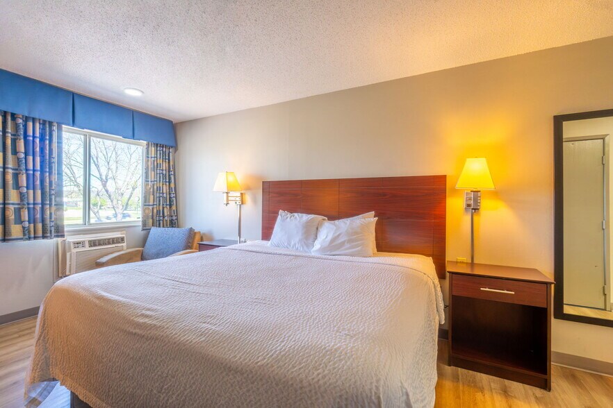 More Photos Of 3000 Singing Hills Blvd, Sioux City Hotel For Sale