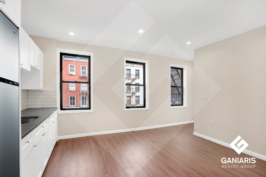 Primary Photo Of 21 Harrison St, New York Apartments For Lease