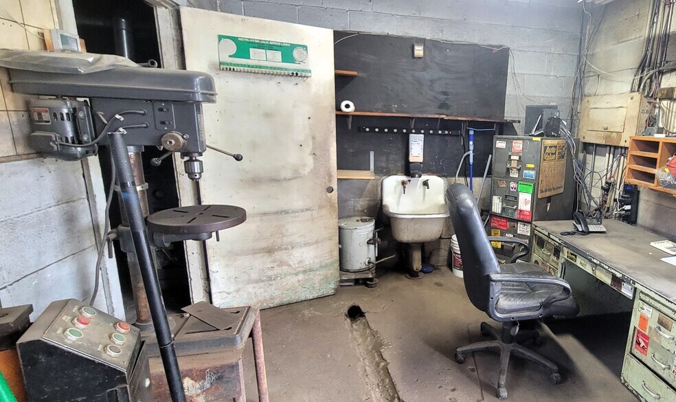 More Photos Of 37 Putney Rd, Brattleboro Service Station For Sale