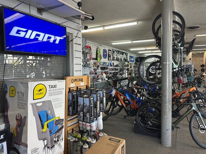 More Photos Of 451 N Harbor Blvd, La Habra Freestanding For Sale