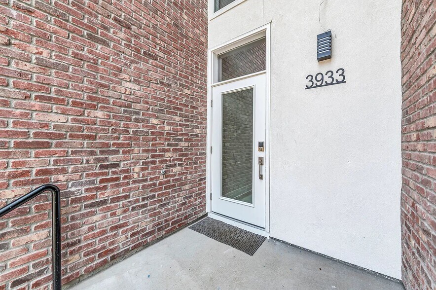 More Photos Of 3937-3937 Kenwood Ave, Kansas City Apartments For Sale