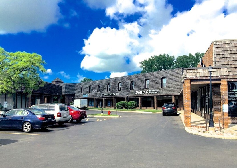 More Photos Of 321-401 E Dundee Rd, Wheeling Storefront For Lease