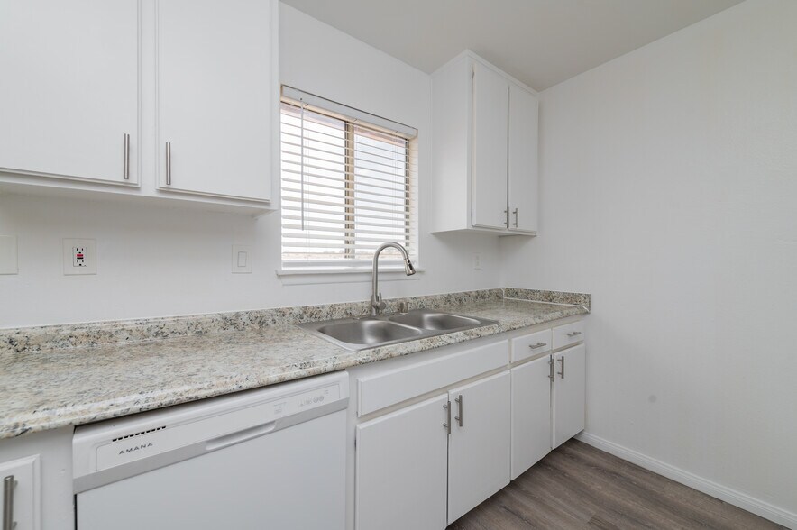 More Photos Of 16518 Avalon Ave, Victorville Apartments For Sale