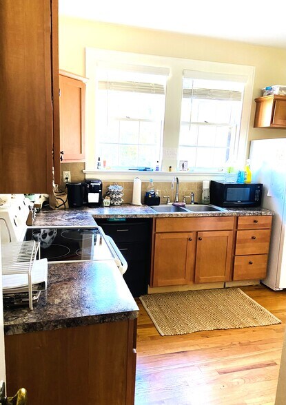 More Photos Of 710 Raleigh St, West Columbia Office For Lease