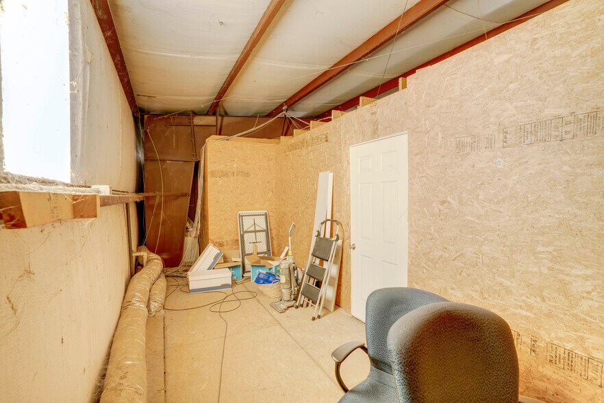 More Photos Of 11578 Airway Blvd, Roanoke Warehouse For Sale