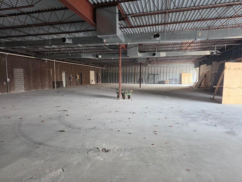 More Photos Of 7405-7471 Quivira Rd, Shawnee General Retail For Lease