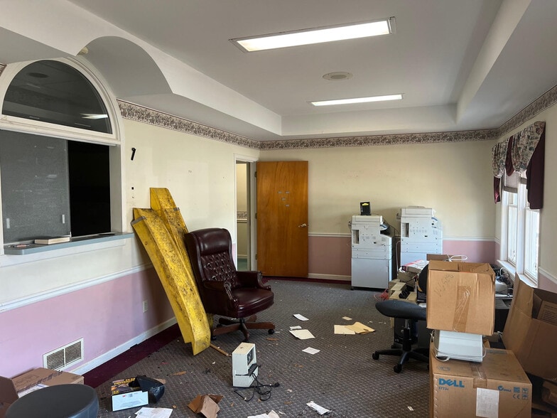 More Photos Of 1075 Cornwall drive dr, Madison Office For Sale