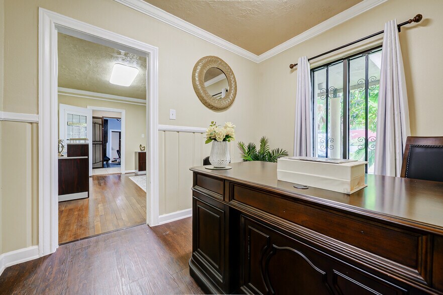 More Photos Of 2601 Prospect St, Houston Medical For Sale