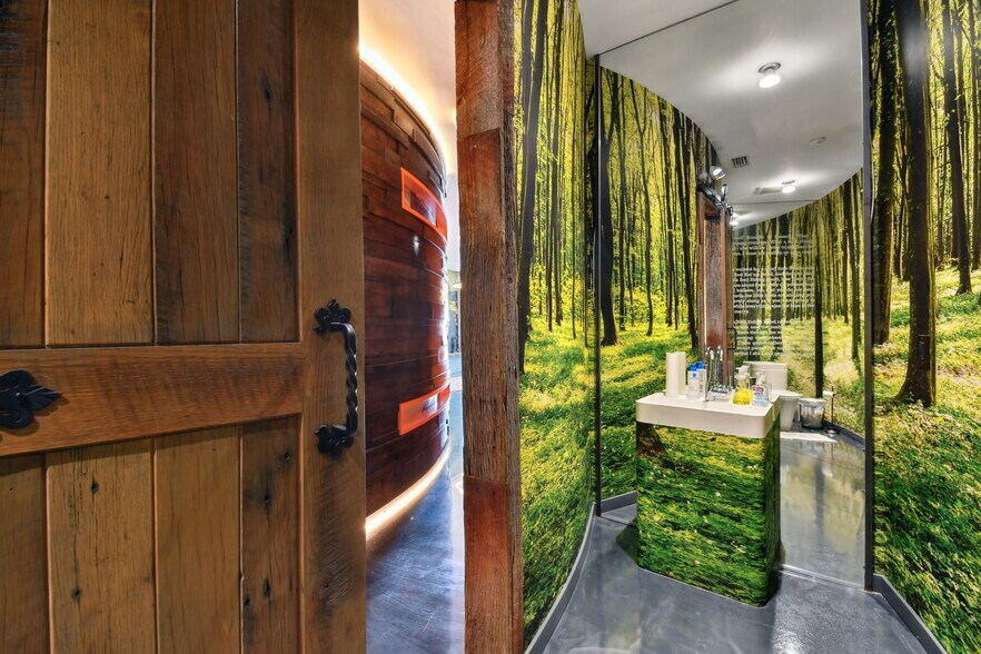 More Photos Of 3330 W Cypress St, Tampa Office For Sale