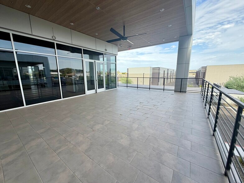 More Photos Of 7333 E Helm Dr, Scottsdale Airplane Hangar For Lease