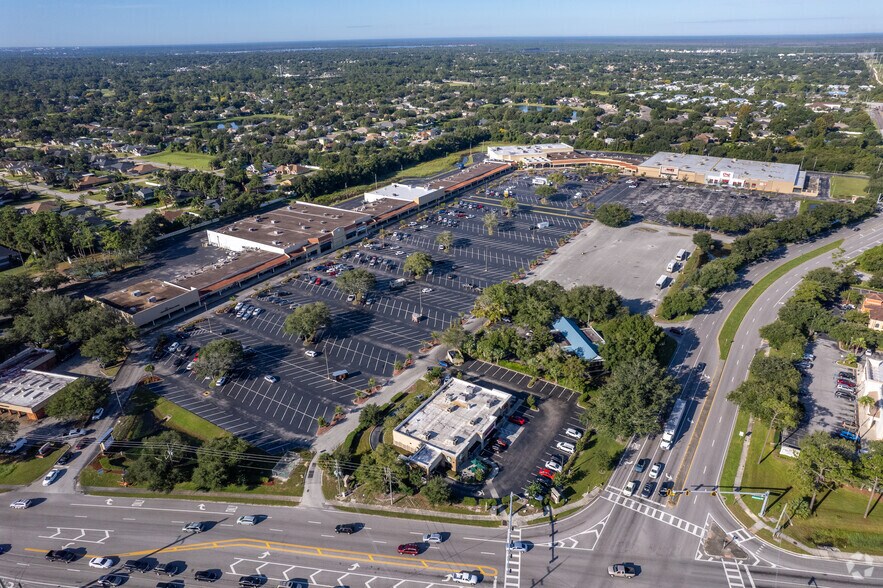 More Photos Of 810-890 Saxon Blvd, Orange City Unknown For Lease