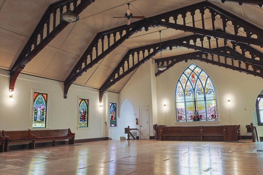 More Photos Of 18 S 6th St, Hudson Religious Facility For Sale