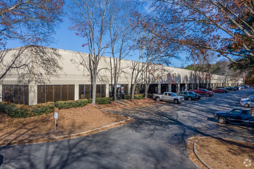 Primary Photo Of 735 Park North Blvd, Clarkston Distribution For Lease