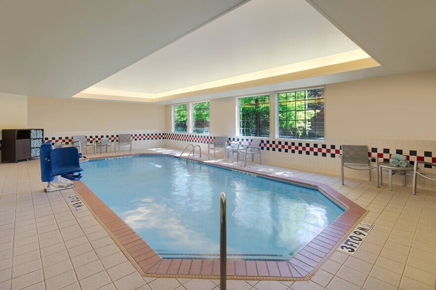 More Photos Of 3100 SE 14th St, Bentonville Hotel For Sale