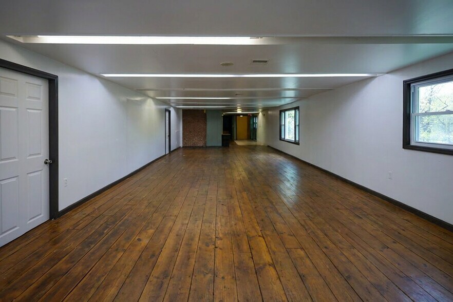 More Photos Of 13 Danbury Rd, Wilton Freestanding For Lease