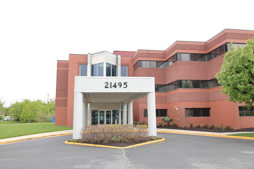 More Photos Of 21495 Ridgetop Cir, Sterling Medical For Sale