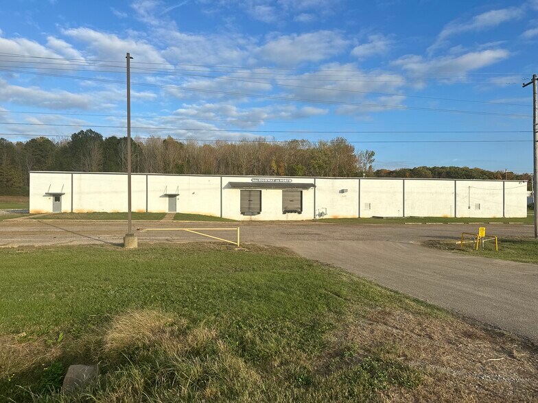 More Photos Of 944 Highway 15 N, New Albany Warehouse For Lease