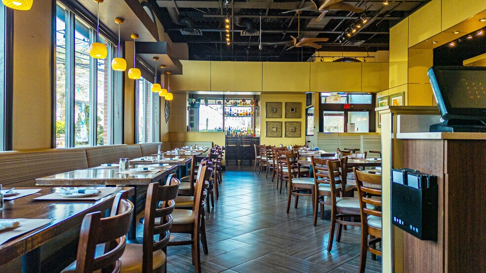 More Photos Of 420 N Country Rd, Saint James Restaurant For Sale