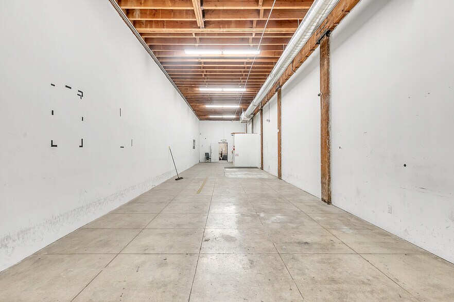More Photos Of 823 S Los Angeles St, Los Angeles Loft Creative Space For Lease