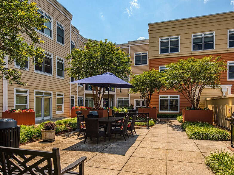 More Photos Of 670 Downey Green, Hampton Apartments For Sale