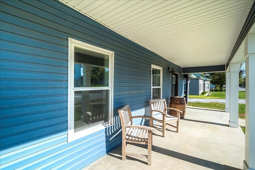 More Photos Of 221 Woodford St, Lawrenceburg Office For Sale
