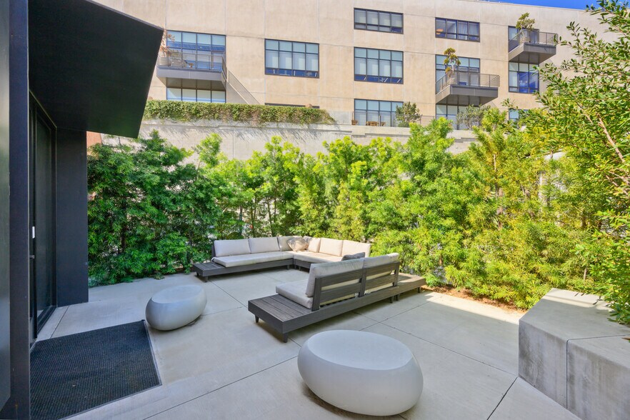 More Photos Of 2223-2229 S Carmelina Ave, Los Angeles Loft Creative Space For Lease