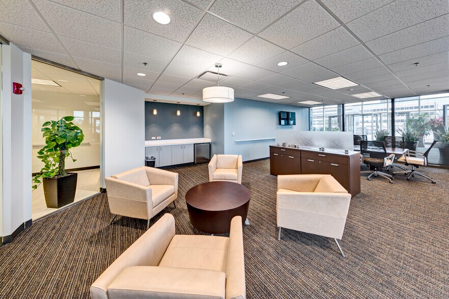 More Photos Of 1431 Opus Pl, Downers Grove Office For Lease