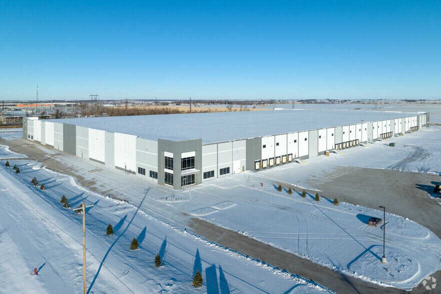 More Photos Of 2301 25th St, Altoona Distribution For Sale
