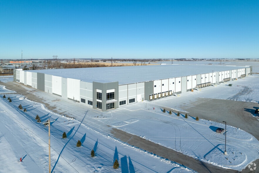 More Photos Of 2600 20th Ave SW, Altoona Unknown For Lease