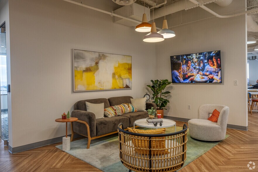 More Photos Of 300 S 4th St, Las Vegas Office For Sale