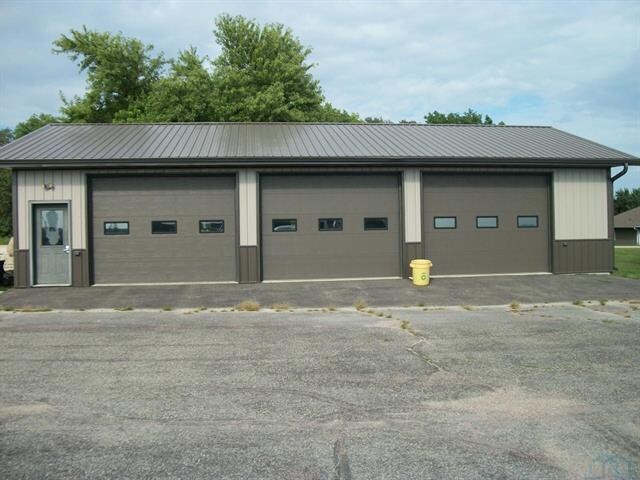 More Photos Of 5047 Iowa 3, Cherokee Office For Sale