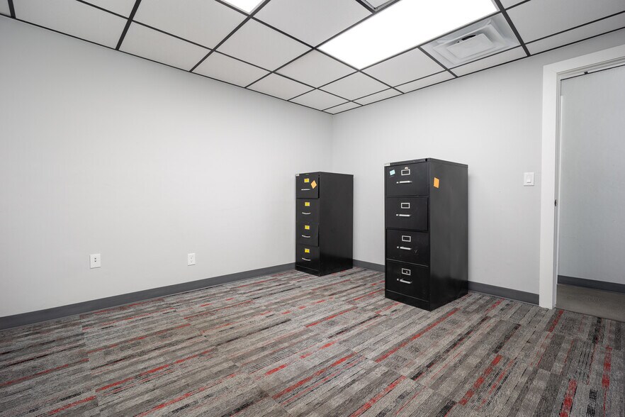 More Photos Of 2805 Broce Dr, Norman Warehouse For Sale