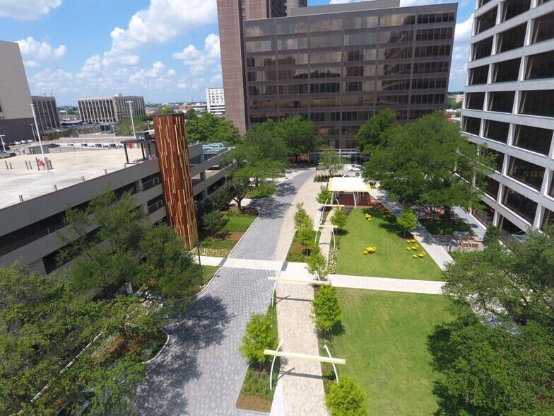 More Photos Of 5251 Westheimer Rd, Houston Unknown For Lease