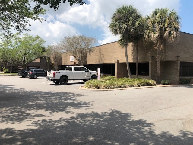 More Photos Of 1661 Commerce Ave N, Saint Petersburg Warehouse For Lease