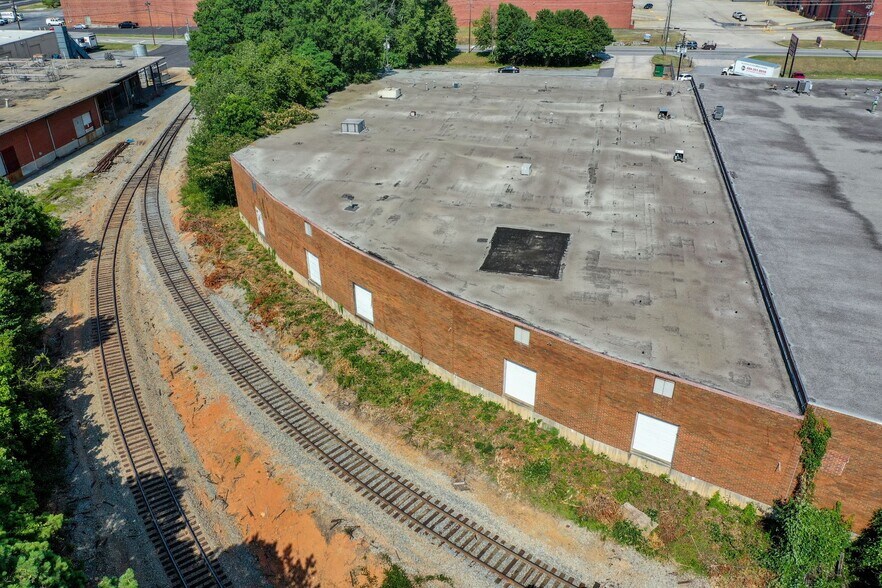 More Photos Of 5055-5061 Kennedy Rd, Forest Park Warehouse For Lease