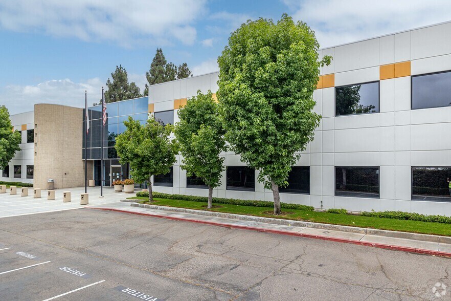 More Photos Of 744 N Eckhoff St, Orange Office For Lease