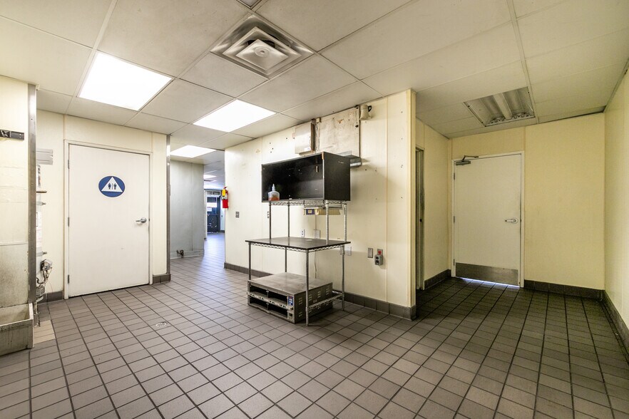 More Photos Of 1433 E Route 66, Glendora Unknown For Lease