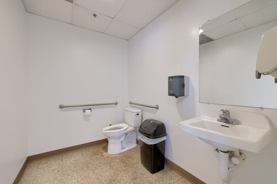 More Photos Of 301 Commerce Dr, New Holland Warehouse For Sale