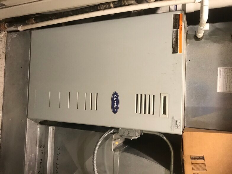 More Photos Of 421 W North Ave, Chicago Storefront Retail Office For Lease