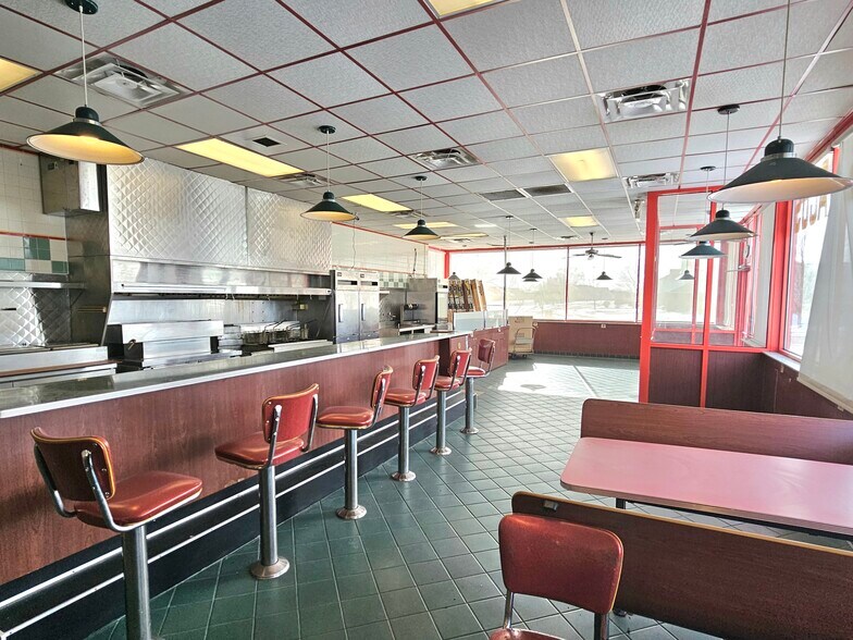 More Photos Of 855 W Cook St, Manteno Restaurant For Sale