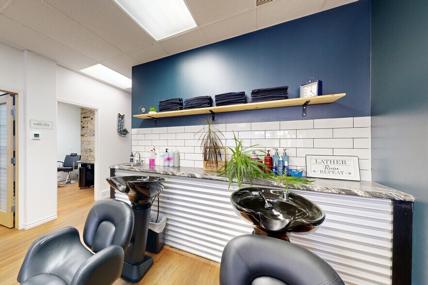 More Photos Of 5010 50 st, Stettler General Retail For Sale