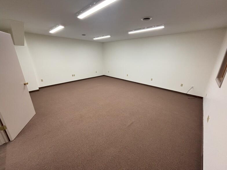 More Photos Of 131 Ash Dr, Kimball Township Warehouse For Lease