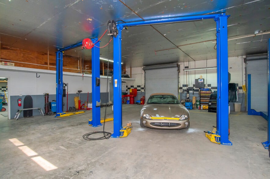 More Photos Of 982 E Hartshorn Ln, Holder Auto Repair For Sale